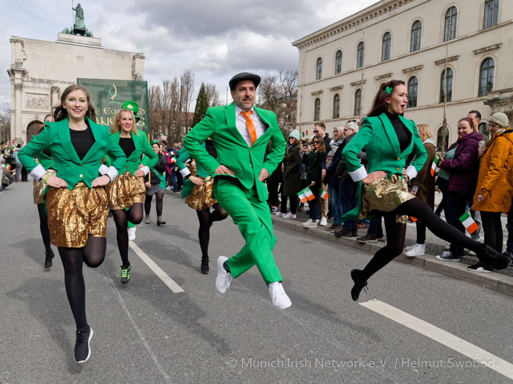 Busumleitung am St. Patrick’s Day in Schwabing und am Odeonsplatz