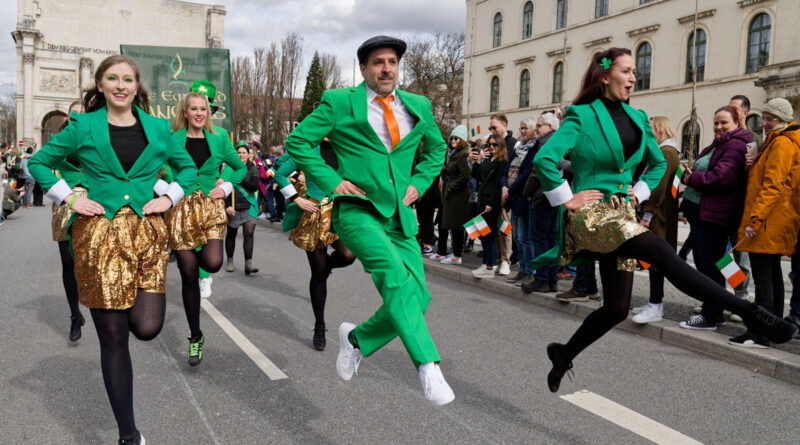 Busumleitung am St. Patrick’s Day in Schwabing und am Odeonsplatz